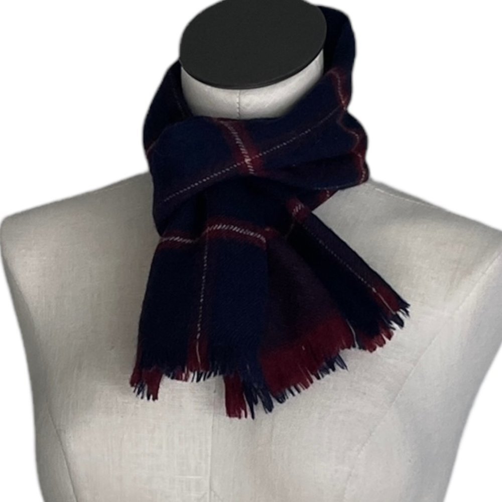 𝅺VINTAGE Navy and Red Plaid Scarf White Wool ?
